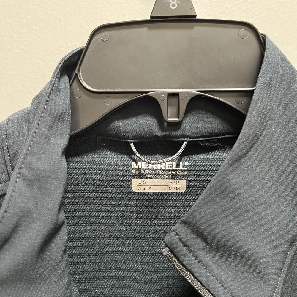 Merrell 1/2 Zip Soft-Shell Jacket. Small Missing lace - Picture 3 of 3